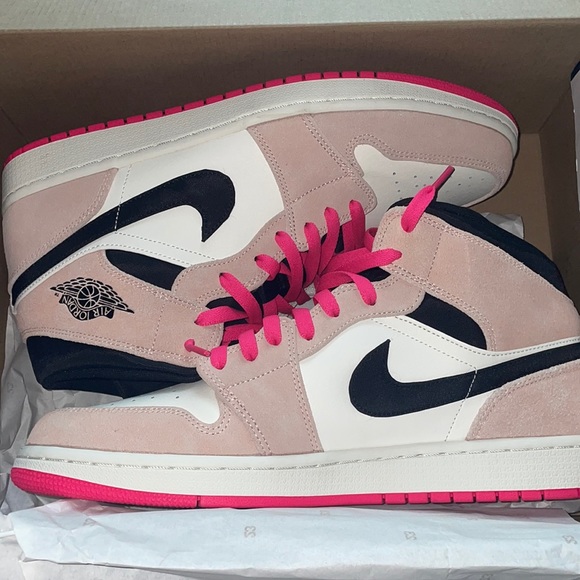 Air Jordan mid crimson tint size 12